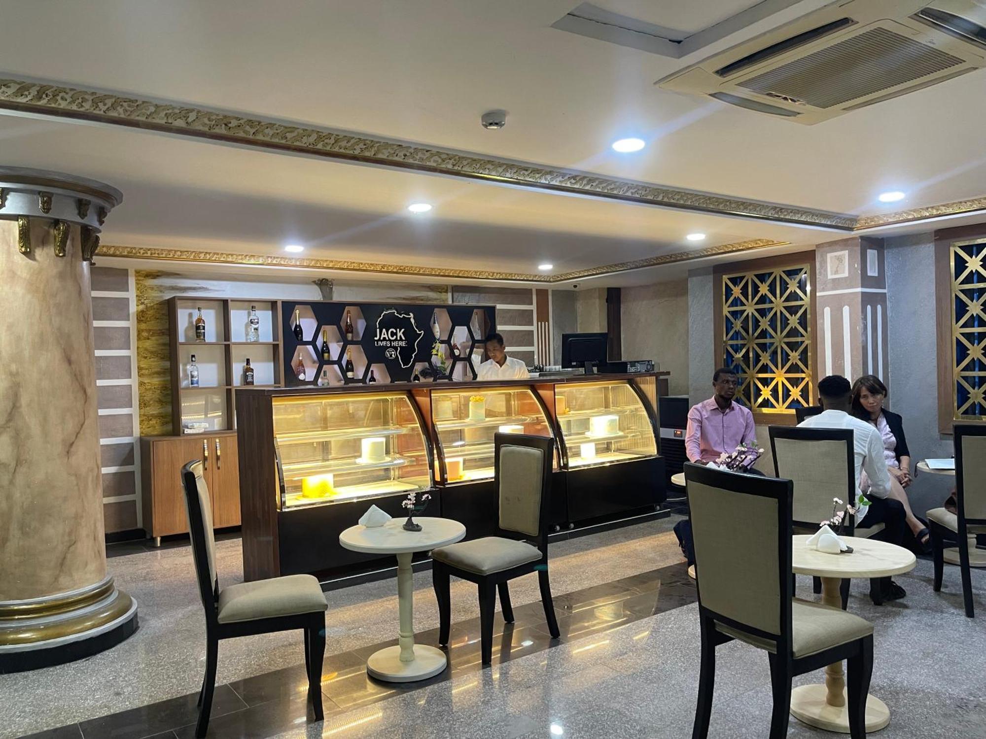 Aa Hotel And Suites Abuja Exterior foto