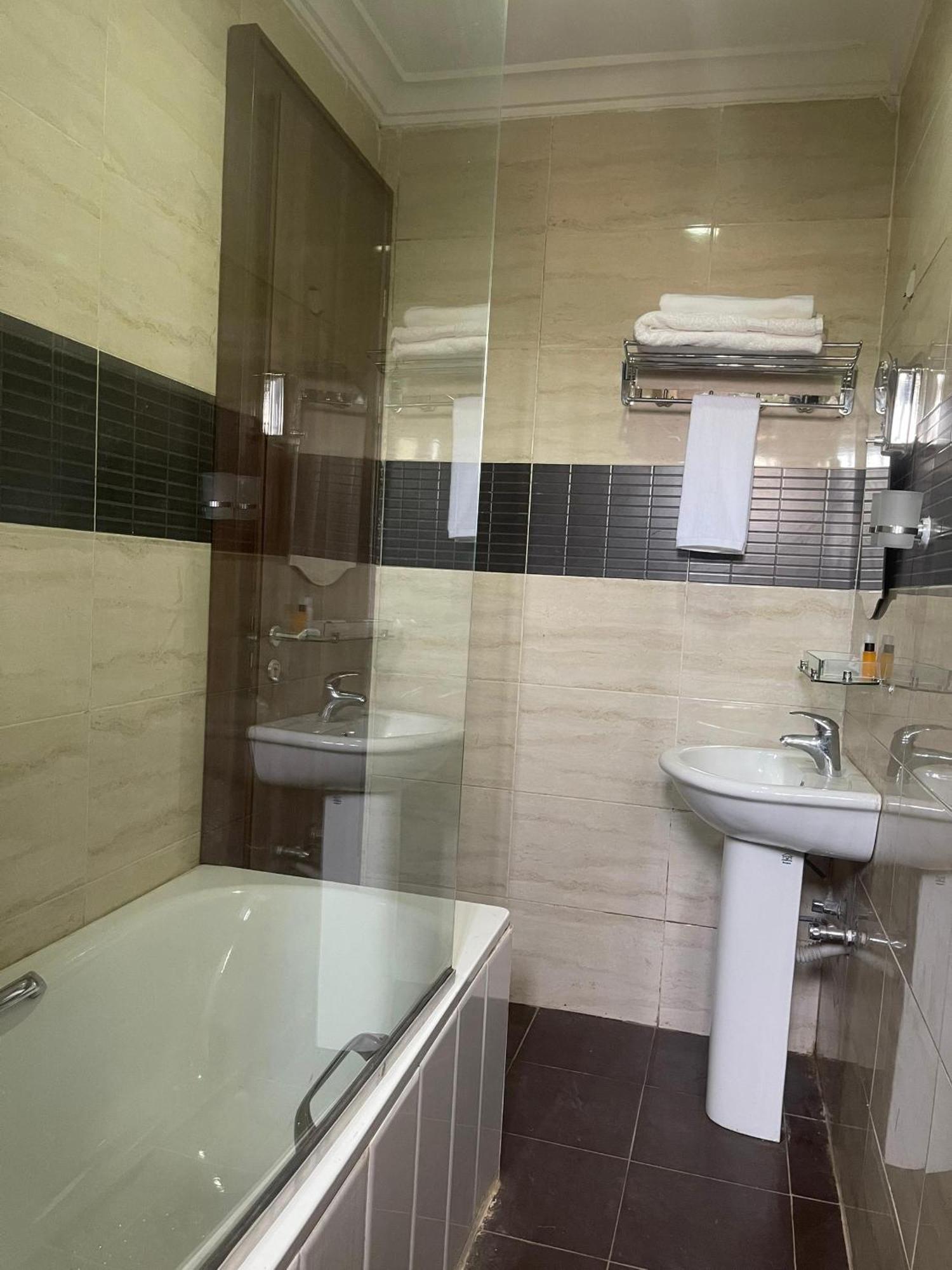 Aa Hotel And Suites Abuja Exterior foto